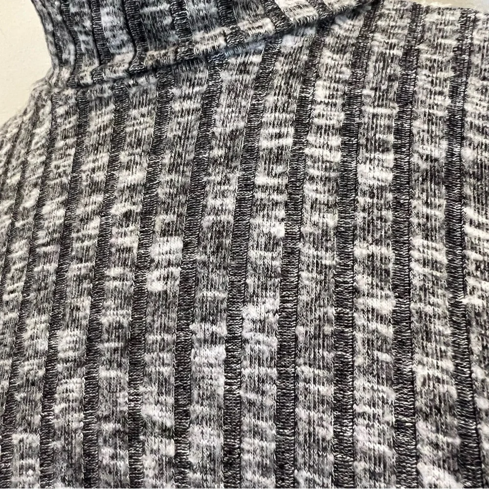 AE American eagle mock neck ribbed sweater top